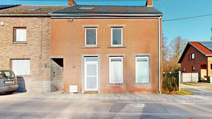 de chapelle, TRAZEGNIES : Maison 3 pièces à vendre