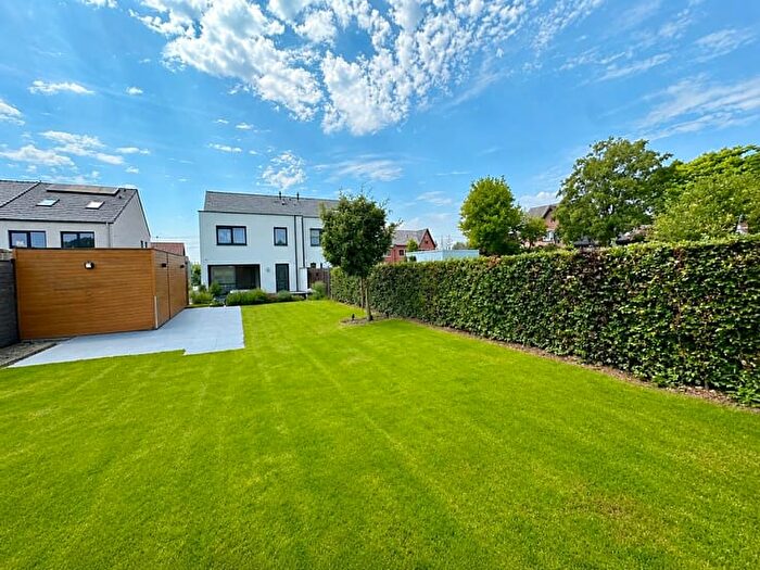 Maison 15 pièces à vendre - Van der Schuerenstraat, Ninove
