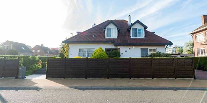 Maison 5 pièces à Transvaalstraat, Oostende, à vendre