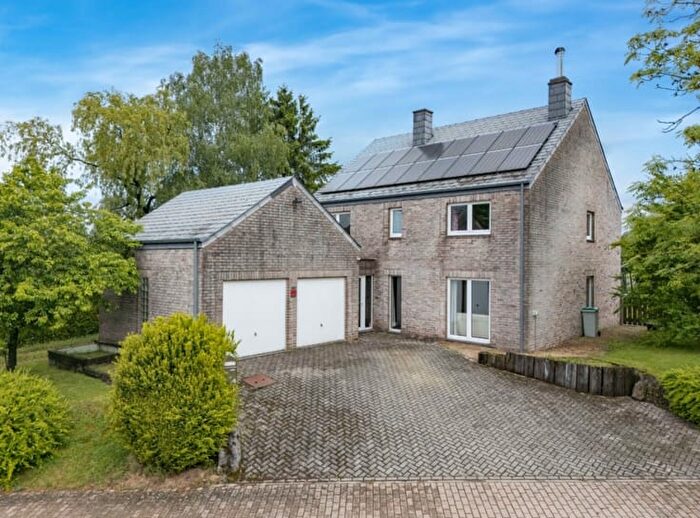 Maison 4 pièces à Rue d'Ambly, MarcheenFamenne, à vendre