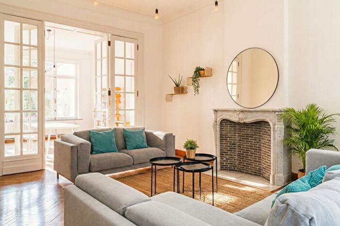 Maison 9 pièces à Rue Puissant D'agimont, Charleroi, à vendre