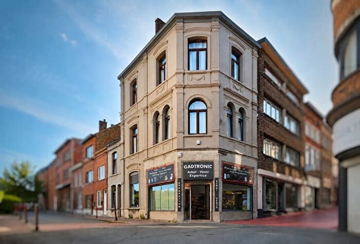 Maison 4 pièces à Rue Neuve, Châtelet, à vendre