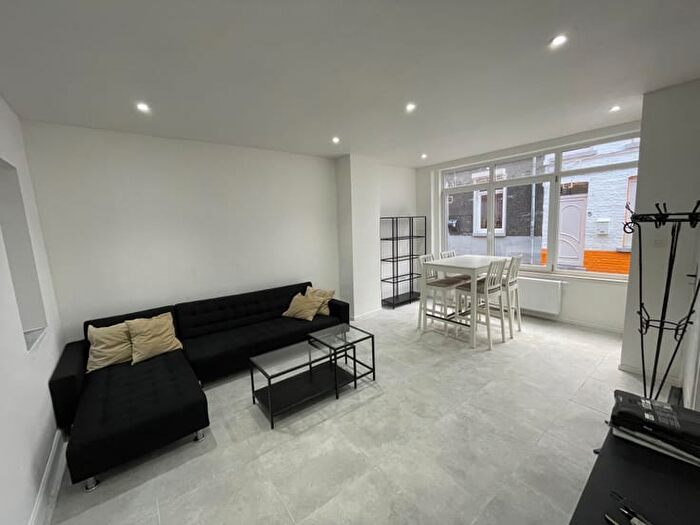 Maison 9 pièces à Rue des Orphelins, Enghien, à louer