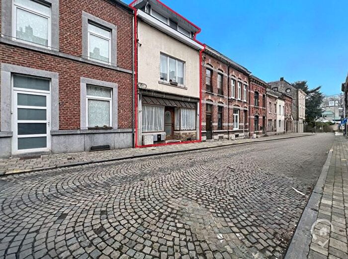 Maison 6 pièces à Rue SainteBarbe, Ciney, à vendre