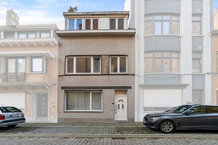 Maison 15 pièces à vendre à Beeldhouwersstraat, Oostende