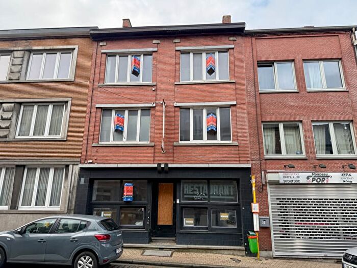 Rue Félix Dutry, Beaumont : Maison 13 pièces à vendre