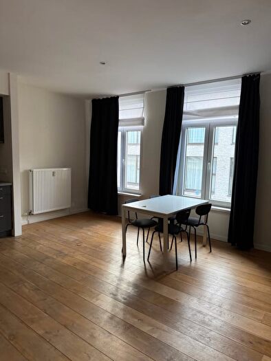 Appartement à Korte Winkelstraat, Antwerpen, à louer