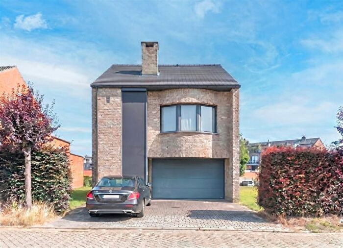 Koning Boudewijnlaan, OUDTURNHOUT : Maison 3 pièces à vendre