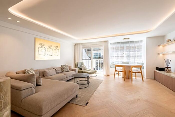 Appartement 3 pièces à Koningslaan, KnokkeHeist, à vendre