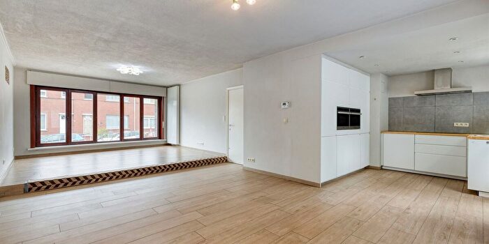 Maison 4 pièces à Heurnestraat, Eine, à louer