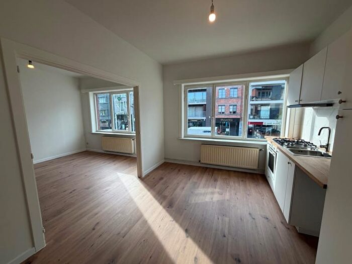 Bredabaan, L : Appartement 4 pièces à louer
