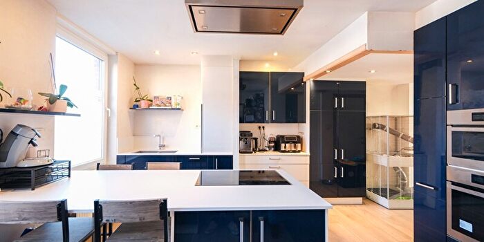 Maison 5 pièces à Moeskroen, Henegouwen, à vendre
