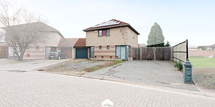 Maison 3 pièces à Karel Gesslerstraat, Maaseik, à vendre