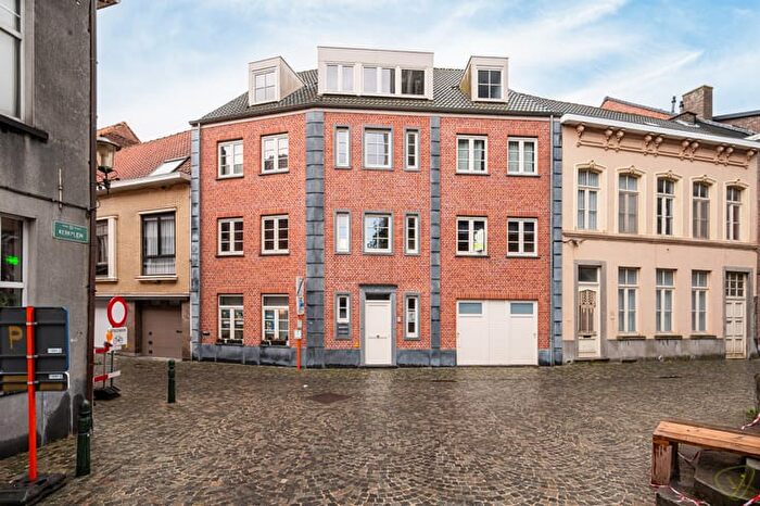 Kerkstraat, Eeklo - Appartement 11 pièces à louer