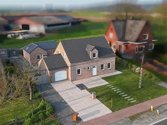 Maison 3 pièces à Chaussée de Tournai A, LEUZEENHAINAUT, à vendre