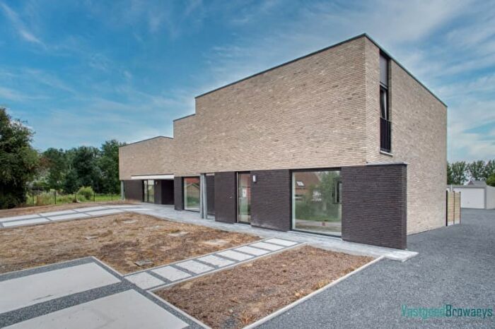 Maison 10 pièces à louer à Groenze, A