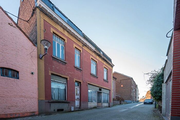Rue de la Poste, JemeppesurSambre : Maison 6 pièces à vendre