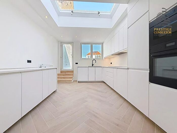 Maison 10 pièces à vendre à JULES SERMONSTRAAT, SintPietersLeeuw