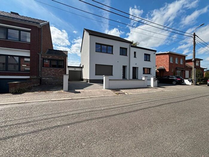 Rue Petit Bertrand, Oupeye : Maison 4 pièces à vendre