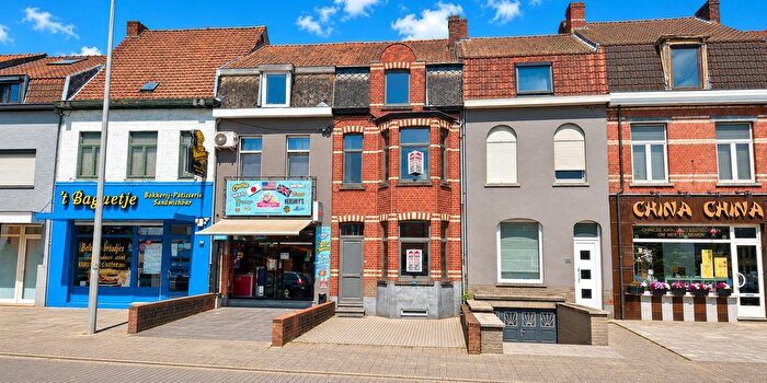 Maison 4 pièces à vendre à Oudenaardsesteenweg, Kortrijk