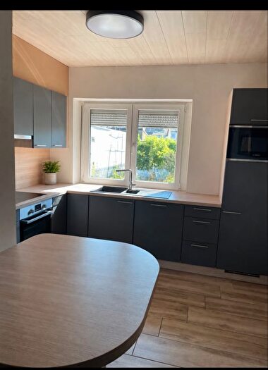 Maison 9 pièces à Rue Des Trieux, Sambreville, à vendre