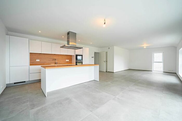 Appartement 3 pièces à Chaussée Charlemagne, ThimisterClermont, à vendre