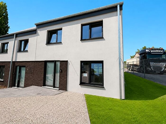 Rue du Vieux Chemin, SartDamesAvelines : Maison 4 pièces à vendre