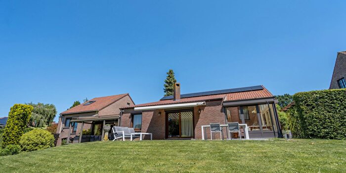 Maison 6 pièces à vendre à OphainBoisSeigneurIsaac, WaalsBrabant