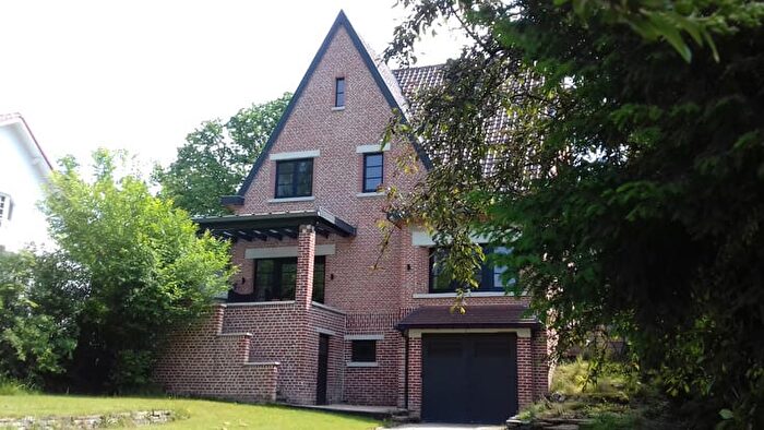 Allée Du Grand Chéniat, Loverval : Maison 3 pièces à louer