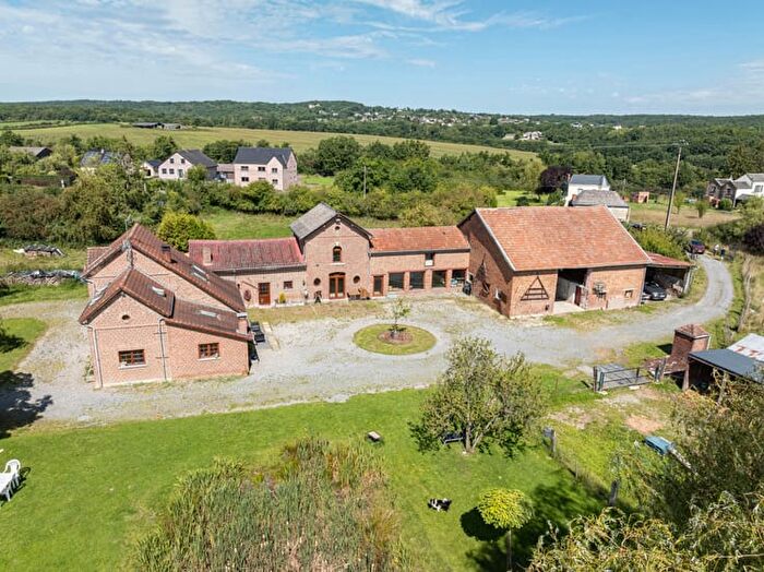 Route de Philippeville, A : Maison 2 pièces à vendre