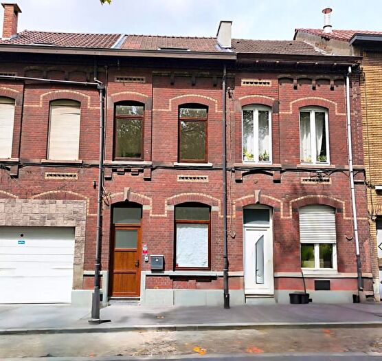 rue Decoux n, Dampremy : Maison 8 pièces à louer
