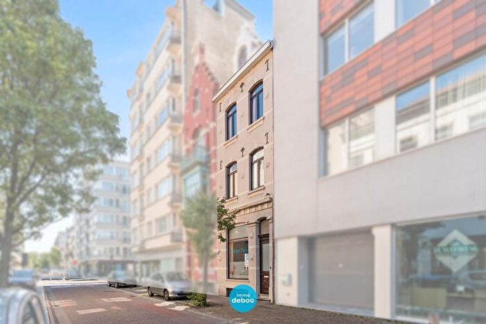 Maison 13 pièces à Kanunnik Dr Louis Colensstraat, Oostende, à vendre