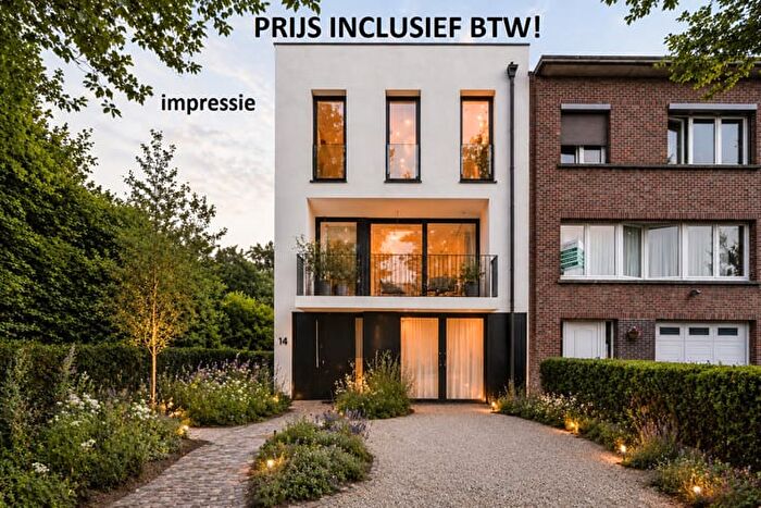 Maison 16 pièces à vendre à Jan Van Eyckstraat, Schoten