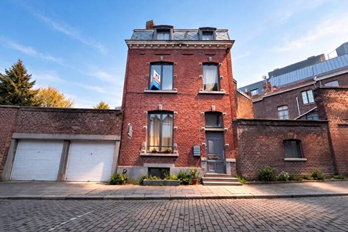 Maison 5 pièces à Rue BasRhieu, Liège, à vendre