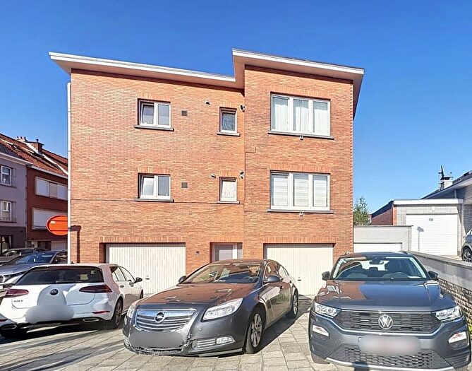 Strombeeklinde, B : Appartement 1 pièce à louer