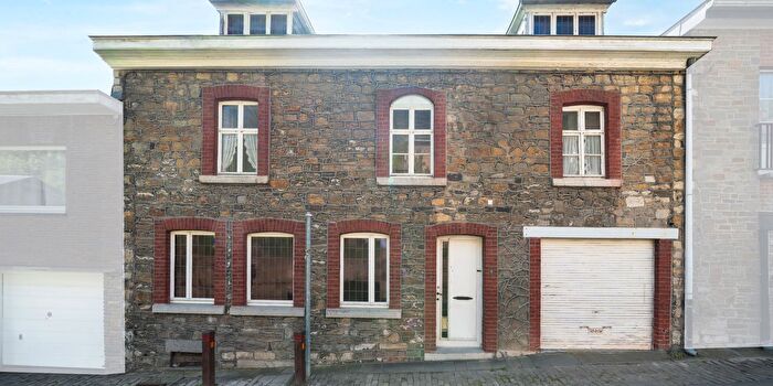 Maison 3 pièces à vendre à Rue Magrite, Sougnéremouchamps