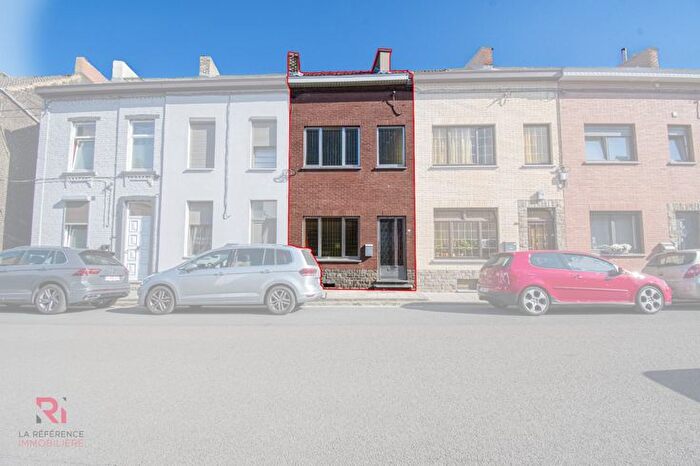 Rue Chet, MONTIGNIESSURSAMBRE : Maison 7 pièces à vendre