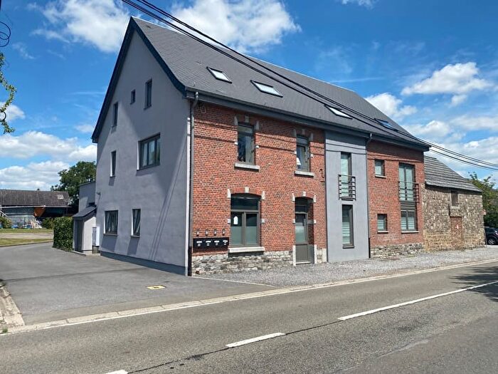 Grand Route, Hingeon : Appartement 12 pièces à louer