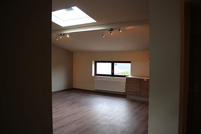 Appartement 5 pièces à louer à Rue De L'ange, Charleroi