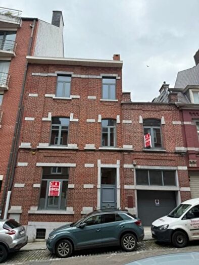 Maison 7 pièces à louer à Rue de l'Athénée, Charleroi