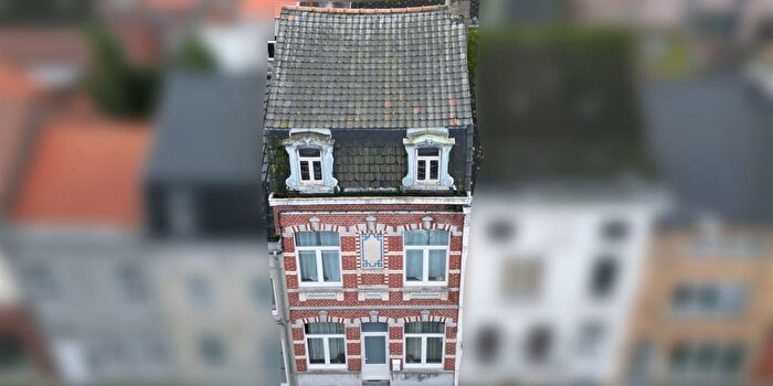Rue de Tournai, LeuzeenHainaut : Maison 4 pièces à vendre