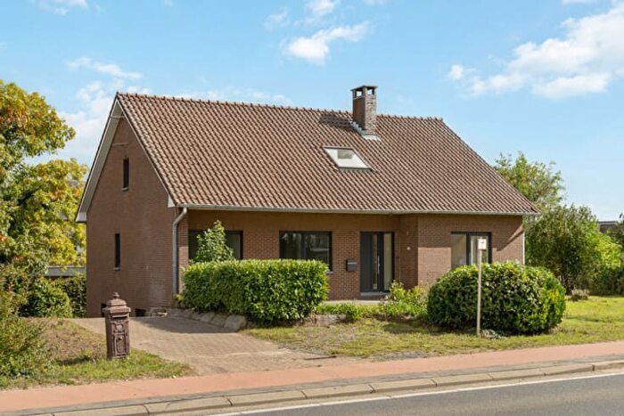 Maison 4 pièces à Visésteenweg, Riemst, à vendre