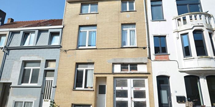 Maison 4 pièces à Plakkersstraat, Oostende, à vendre