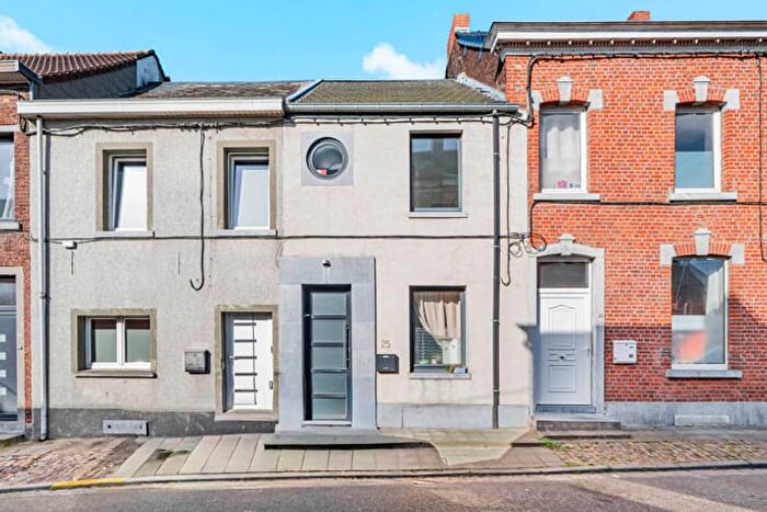 Rue de la Passerelle, Carnières : Maison 8 pièces à vendre