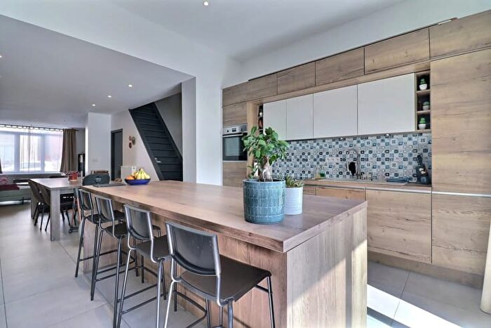 RUE D'OIGNIES, AiseauPresles : Maison 13 pièces à vendre