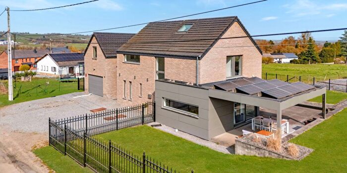 Rue de lOurgnette, Baillonville : Maison 5 pièces à vendre
