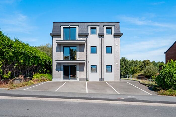 Appartement 9 pièces à vendre à Rue Sart lez Moulins, Roux