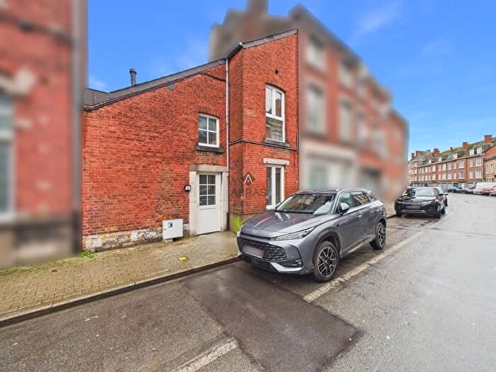 Rue de l'Armée Grouchy, Namur : Maison 2 pièces à vendre