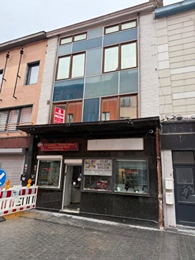 Rue Neuve, Charleroi : Maison 2 pièces à vendre