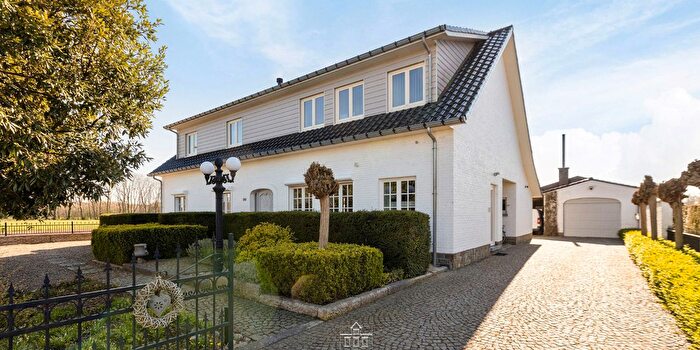 Maison 4 pièces à vendre à Weertersteenweg, Maaseik